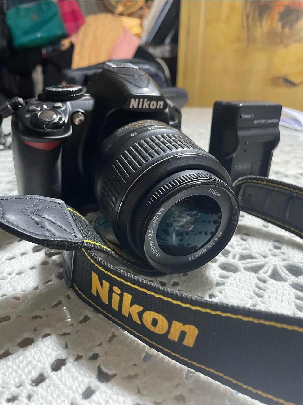 Nikon Black DSLR Camera with Lens, Strap, Battery, Charger and SD Card - Picture 2 of 12